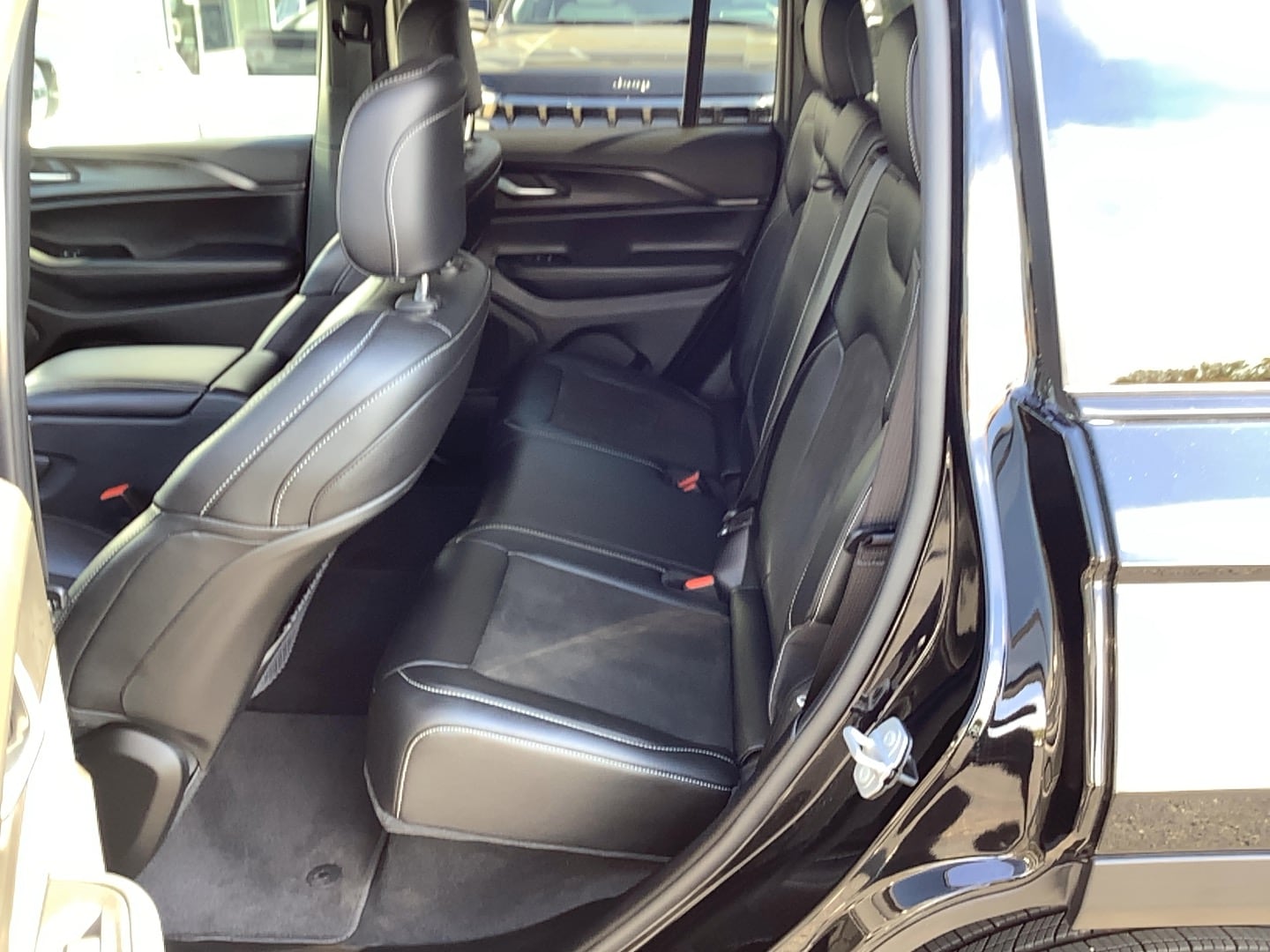 2025 Jeep Grand Cherokee photo 9 of 12