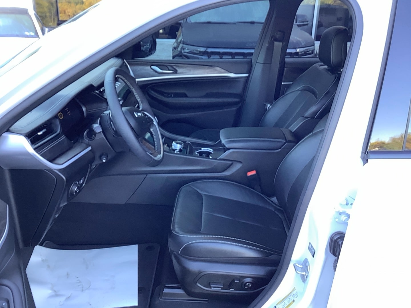 2026 Jeep Grand Cherokee photo 8 of 13