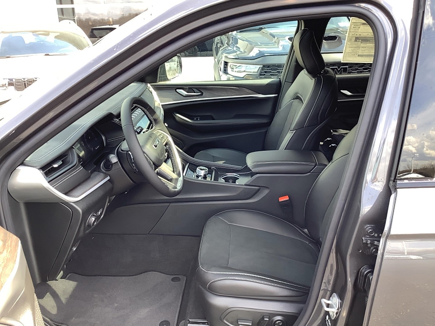 2026 Jeep Grand Cherokee L LAREDO ALTITUDE 4X4 - 9