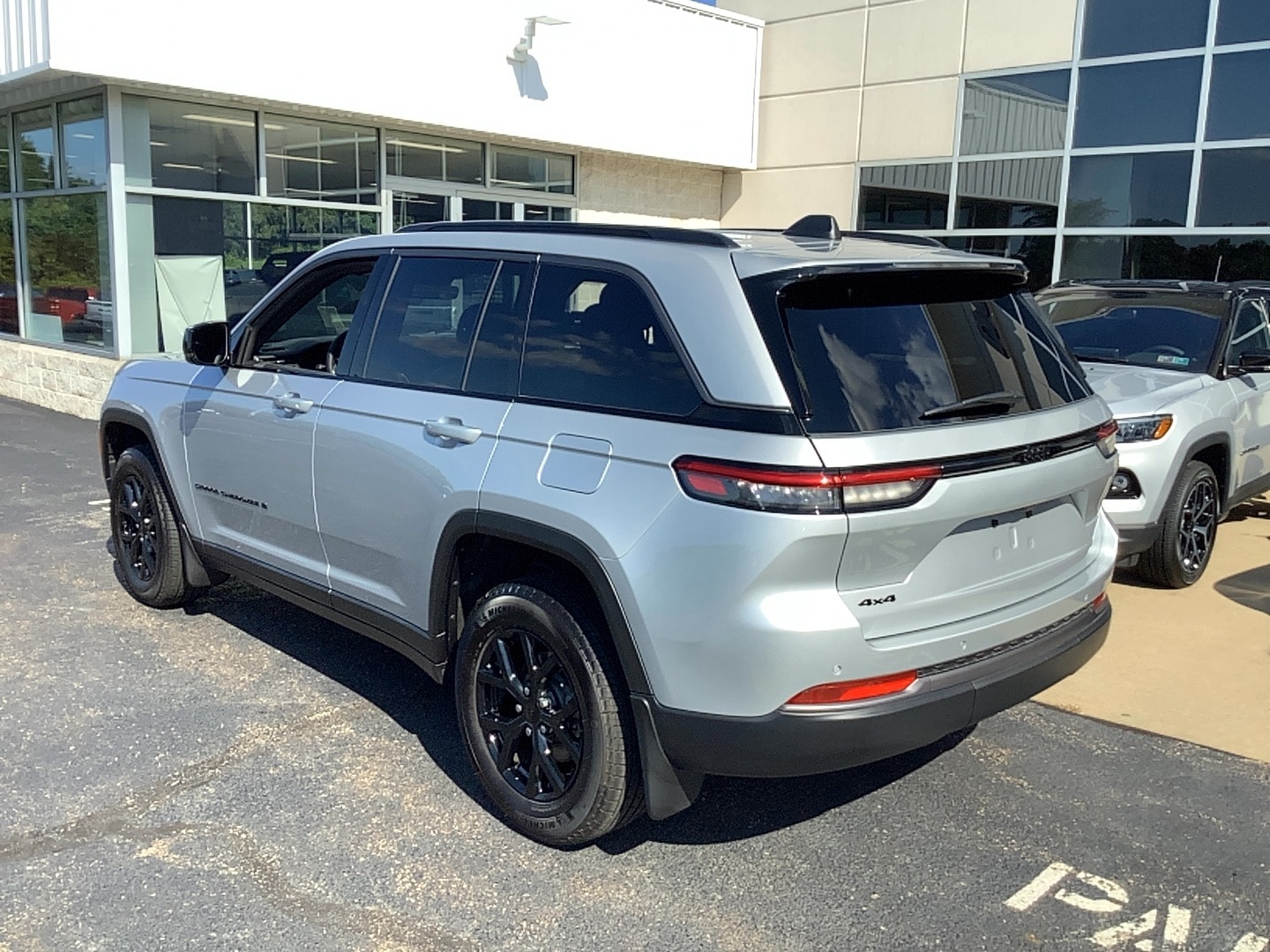 2026 Jeep Grand Cherokee LAREDO ALTITUDE 4X4 - 4
