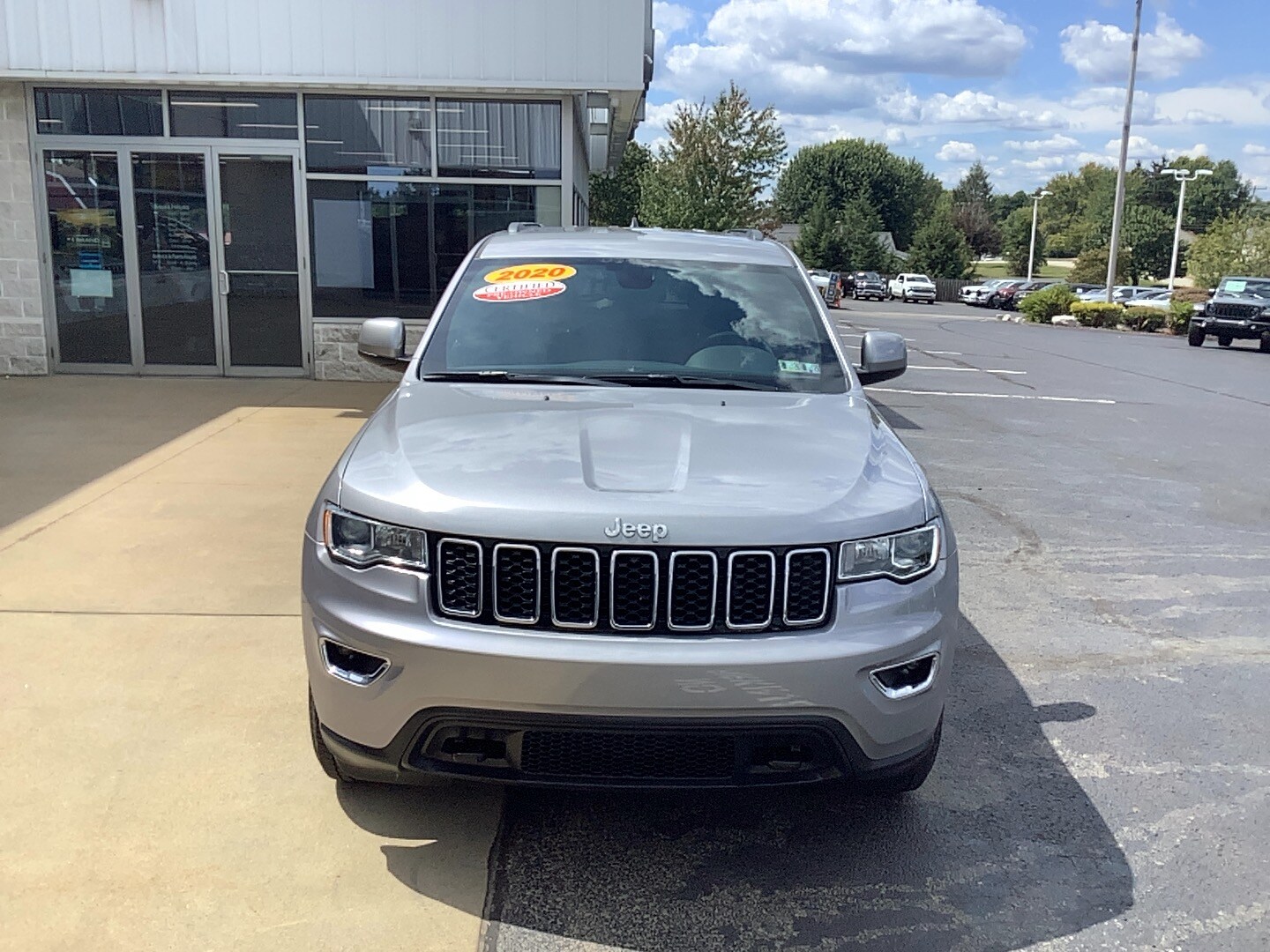 2020 Jeep Grand Cherokee Laredo E photo 2