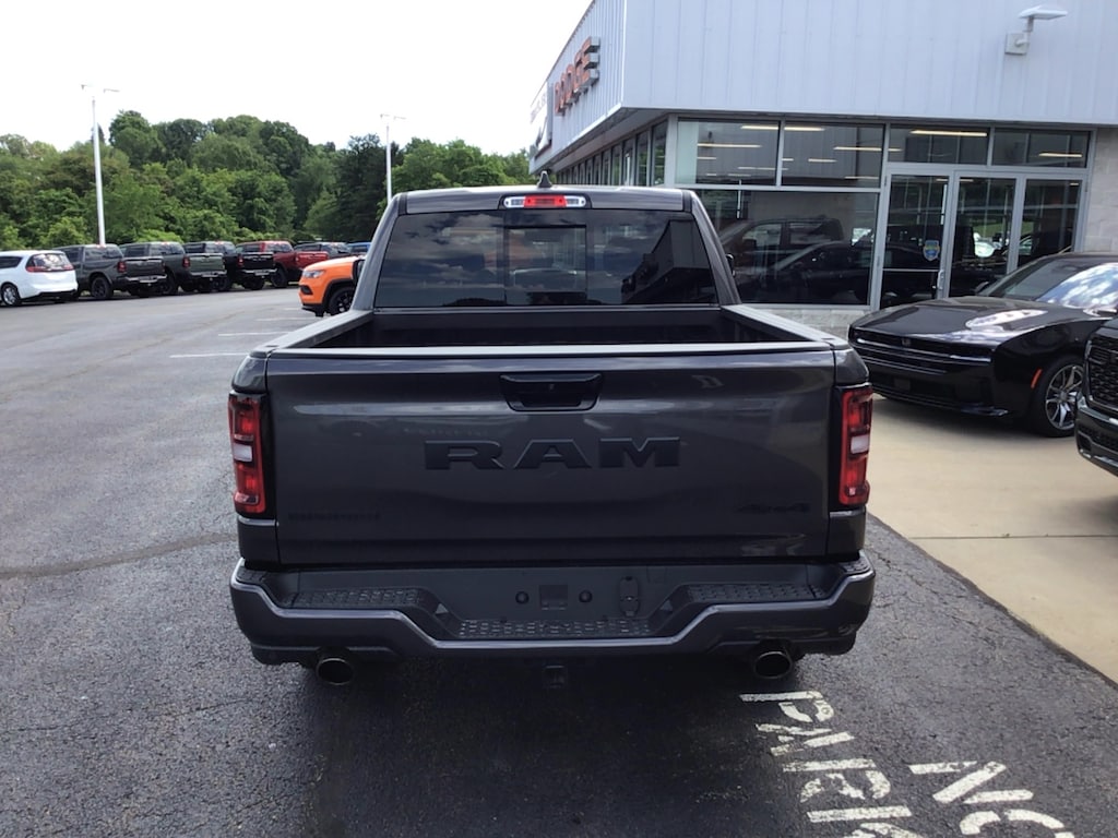 New 2026 Ram 1500 BIG HORN CREW CAB 4X4 5'7 BOX Pickup