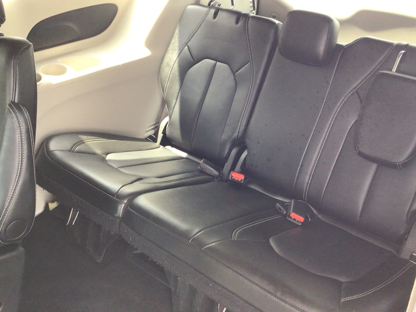 2024 Chrysler Pacifica photo 7 of 13