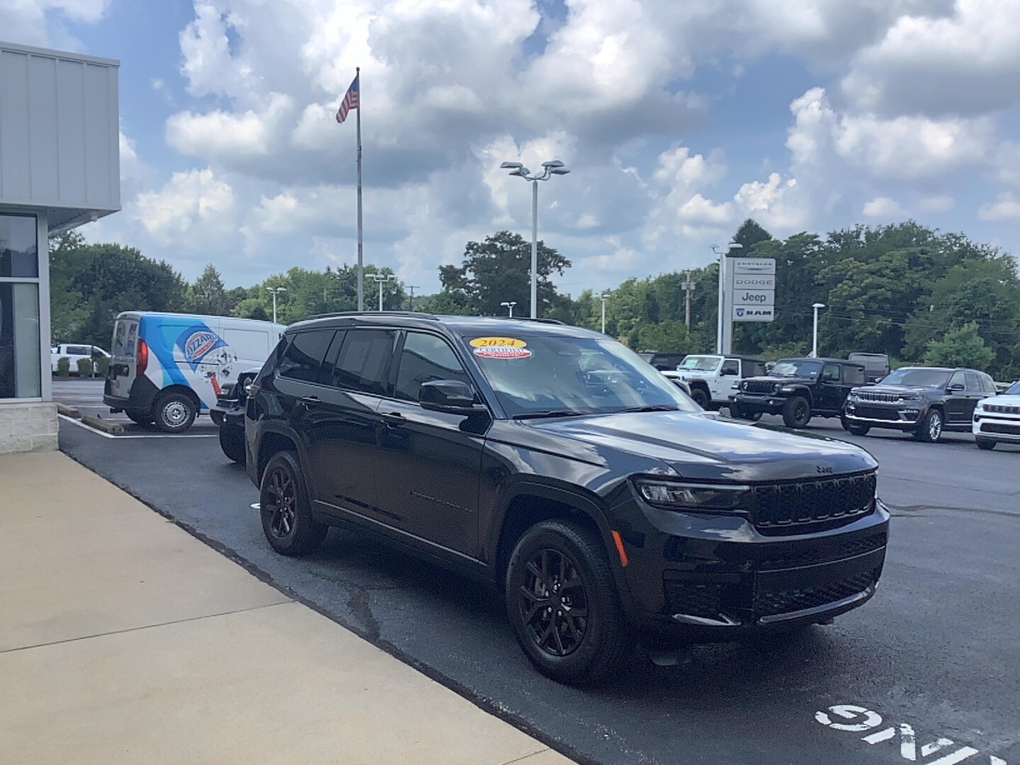 2024 Jeep Grand Cherokee Altitude photo 2