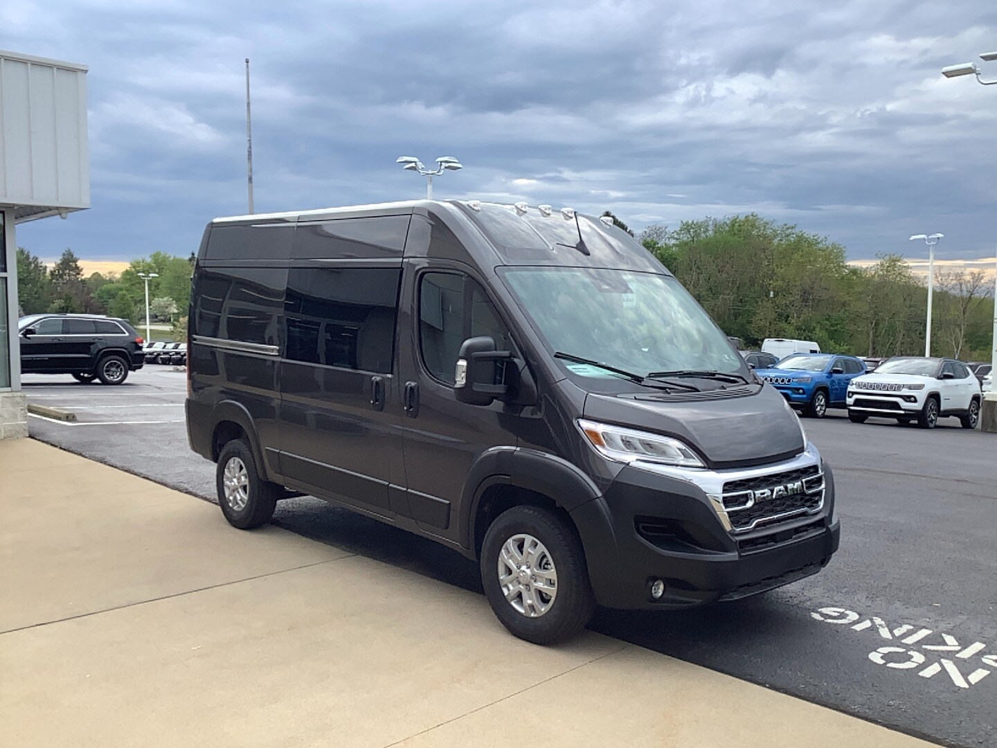 2025 Ram ProMaster 1500 SLT Cargo Van High Roof photo 3