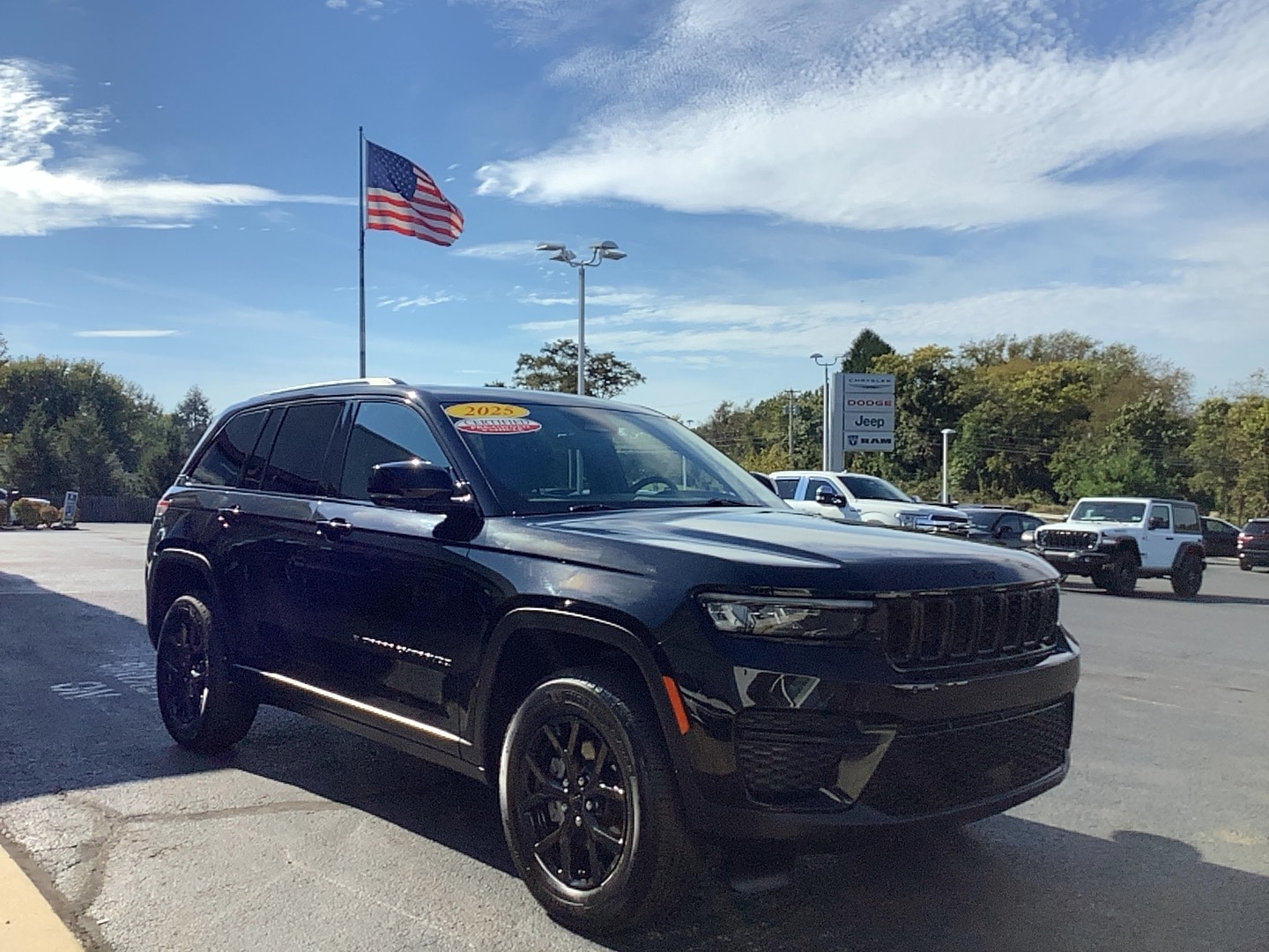 2025 Jeep Grand Cherokee photo 3 of 12
