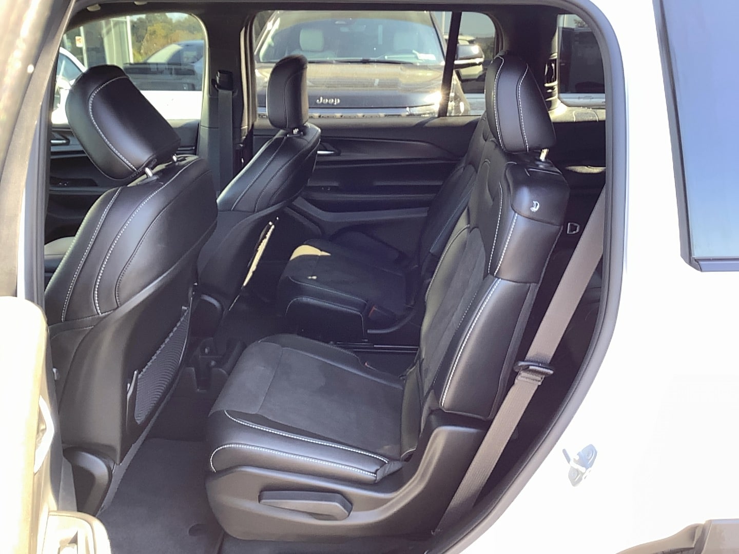 2025 Jeep Grand Cherokee L photo 9 of 14