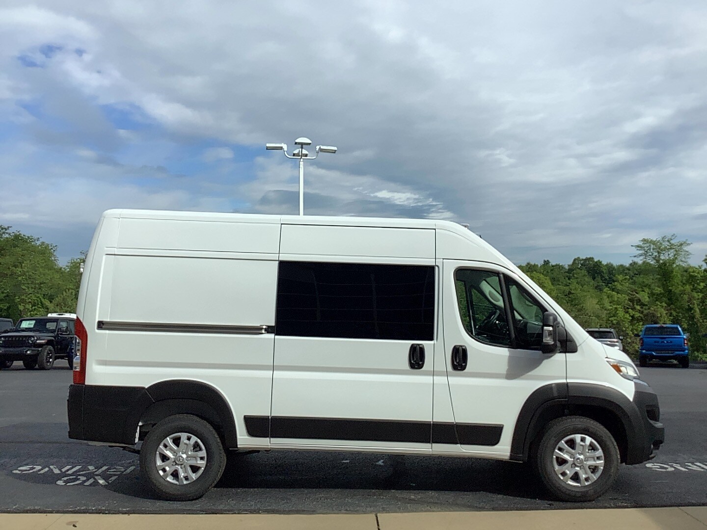 2025 Ram ProMaster 1500 SLT Cargo Van High Roof photo 4