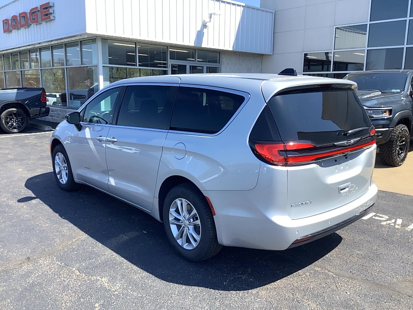 2026 Chrysler Pacifica SELECT AWD Silver Mist at Three Rivers CJD