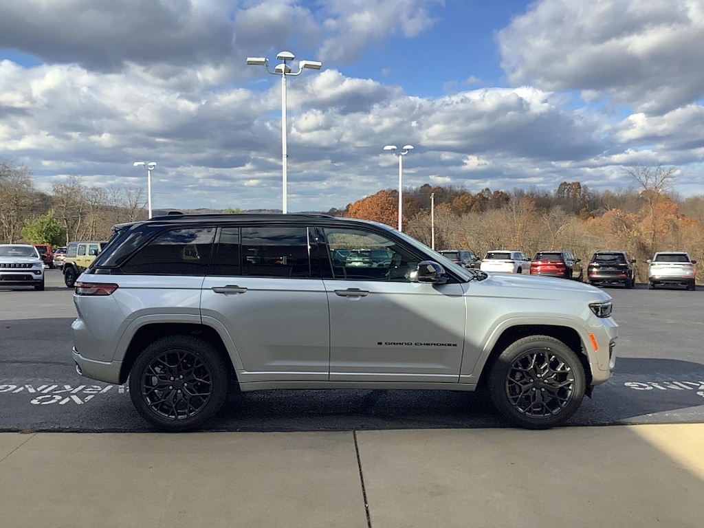 New 2025 Jeep Grand Cherokee SUMMIT 4X4 Sport Utility