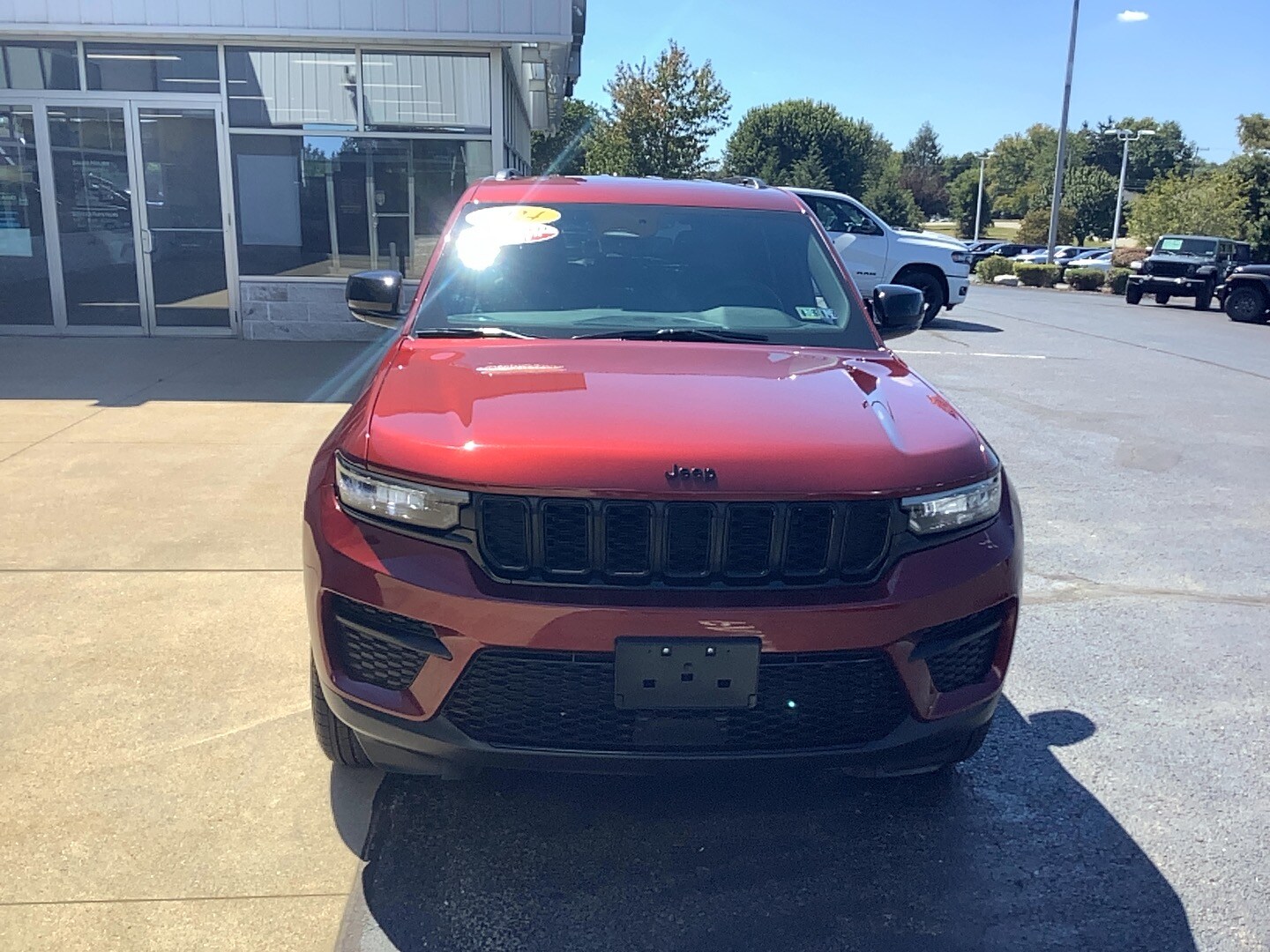 2024 Jeep Grand Cherokee Altitude photo 2