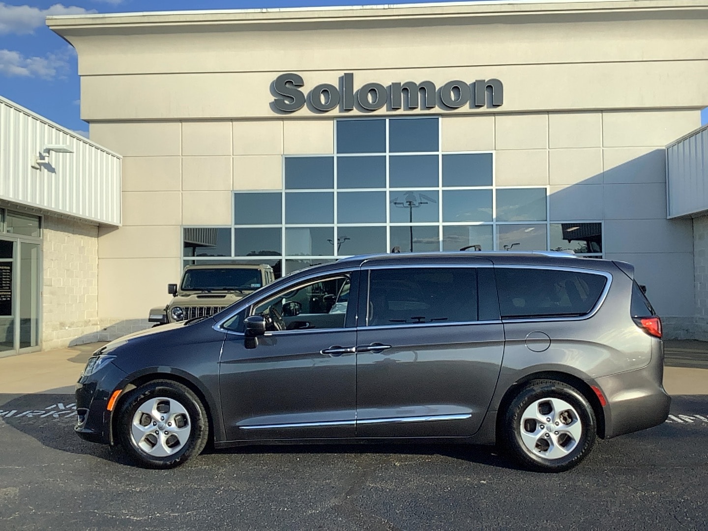 2017 Chrysler Pacifica Touring L Plus FWD