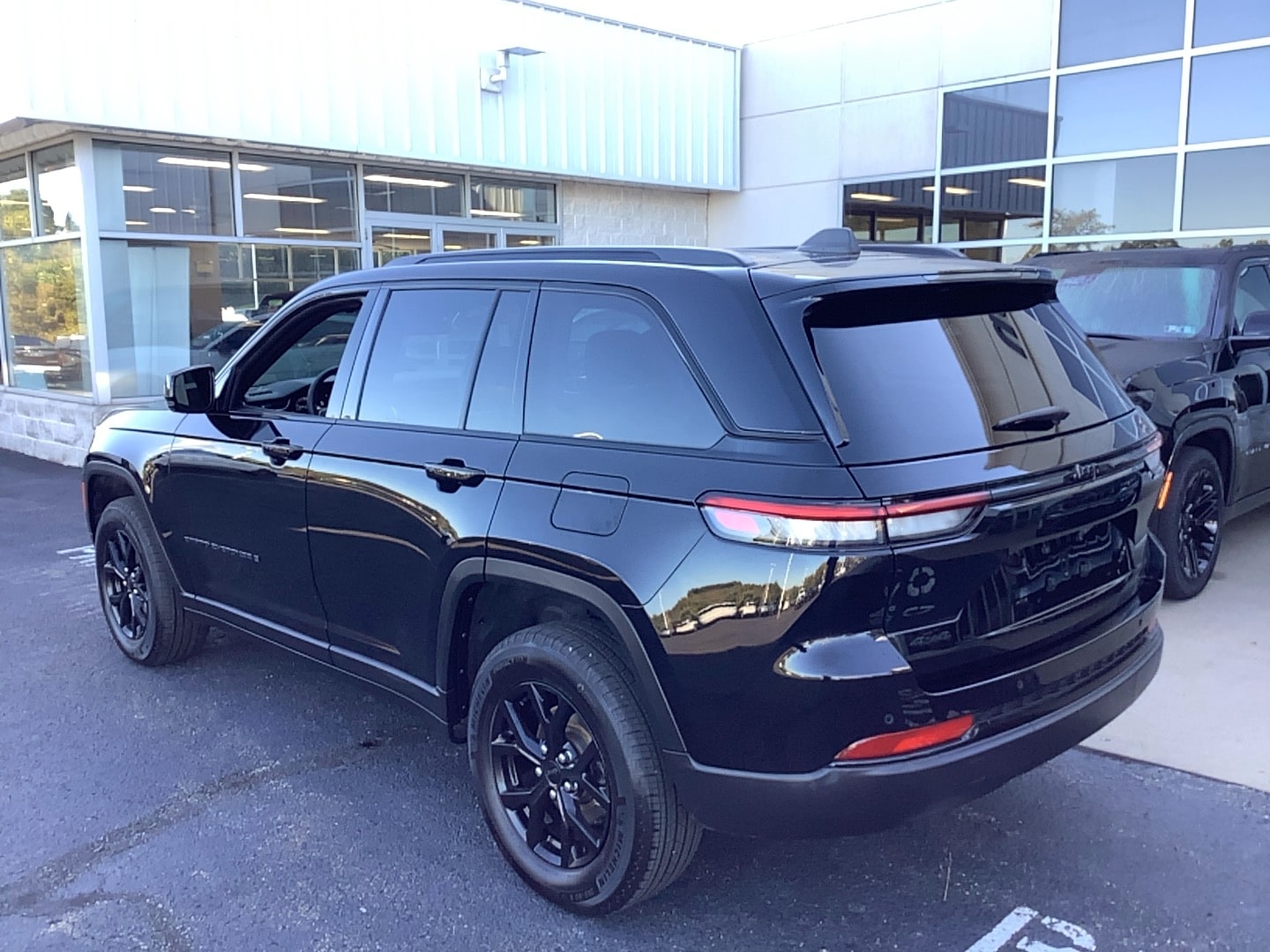 2025 Jeep Grand Cherokee photo 6 of 12