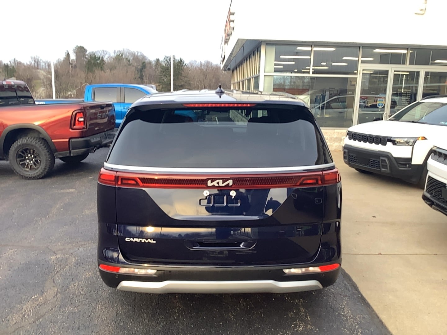 2024 Kia Carnival LX - 3