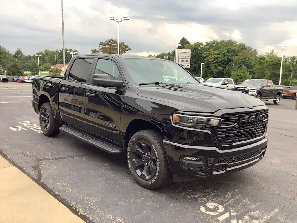 New 2026 Ram 1500 EXPRESS CREW CAB 4X4 5'7 BOX Pickup