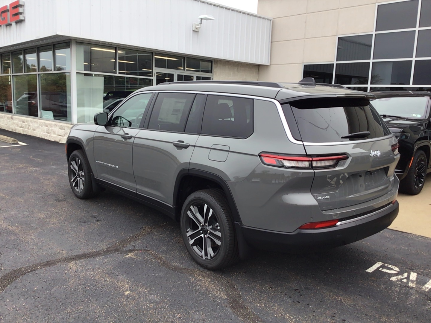 2027 Jeep Grand Cherokee photo 6 of 14