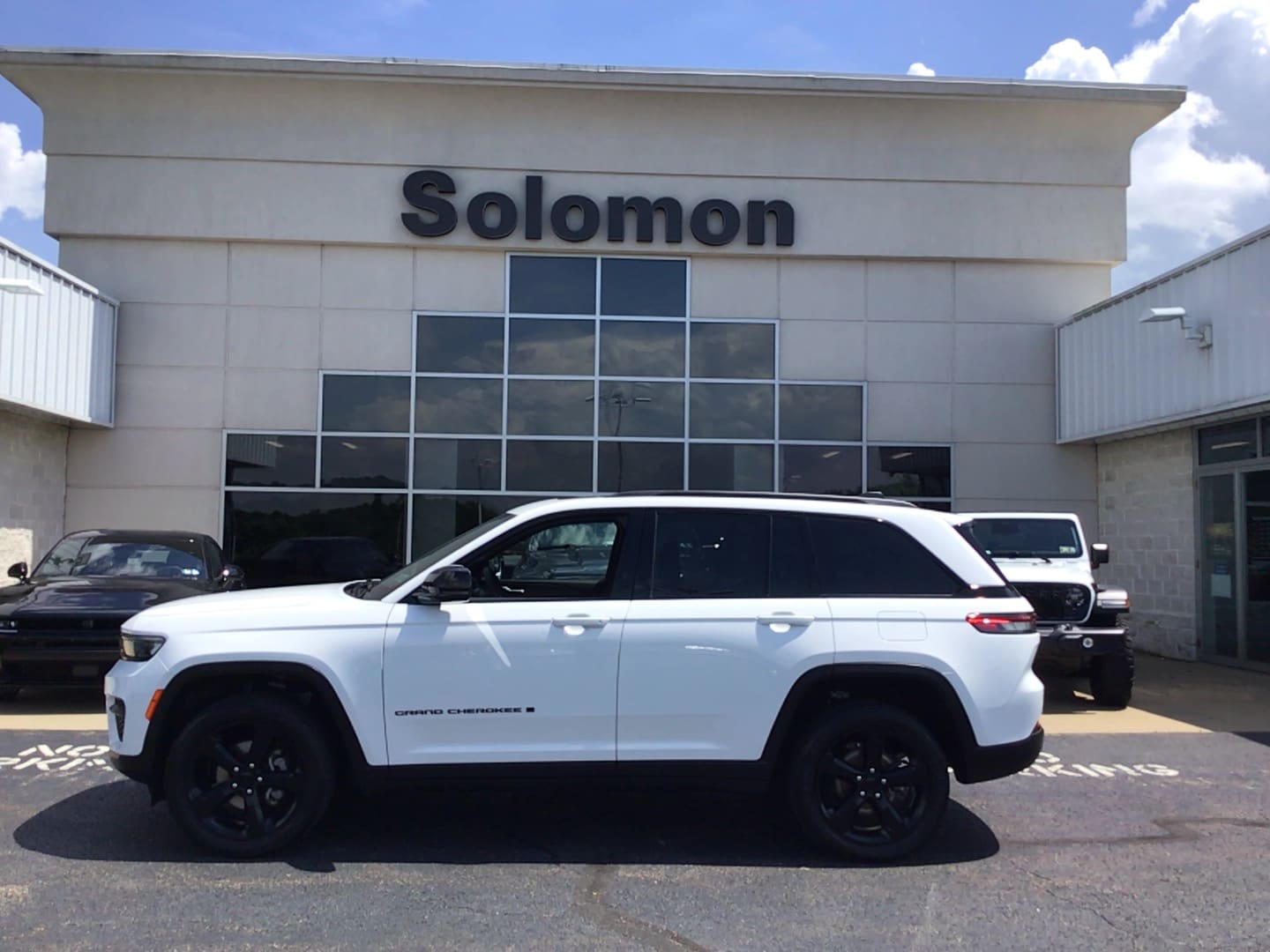 2024 Jeep Grand Cherokee Altitude X Bright White Clearcoat at Solomon CJD Carmichaels
