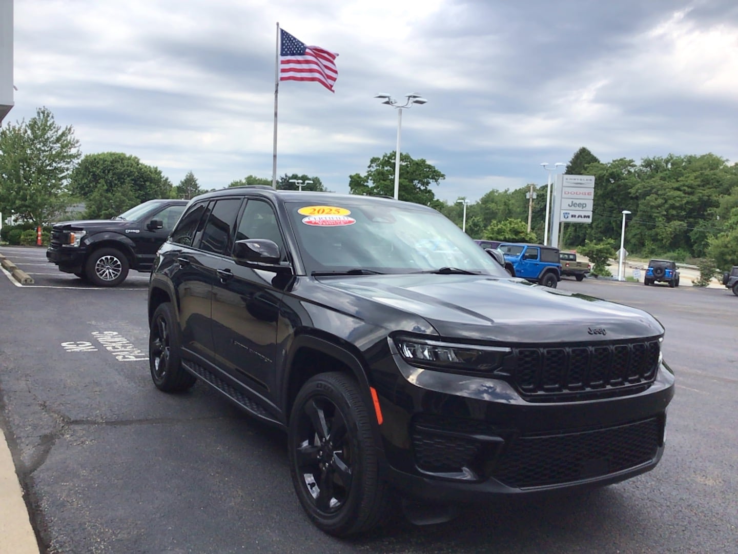 2025 Jeep Grand Cherokee Altitude X Diamond Black Crystal Pearlcoat at Solomon CJD Carmichaels