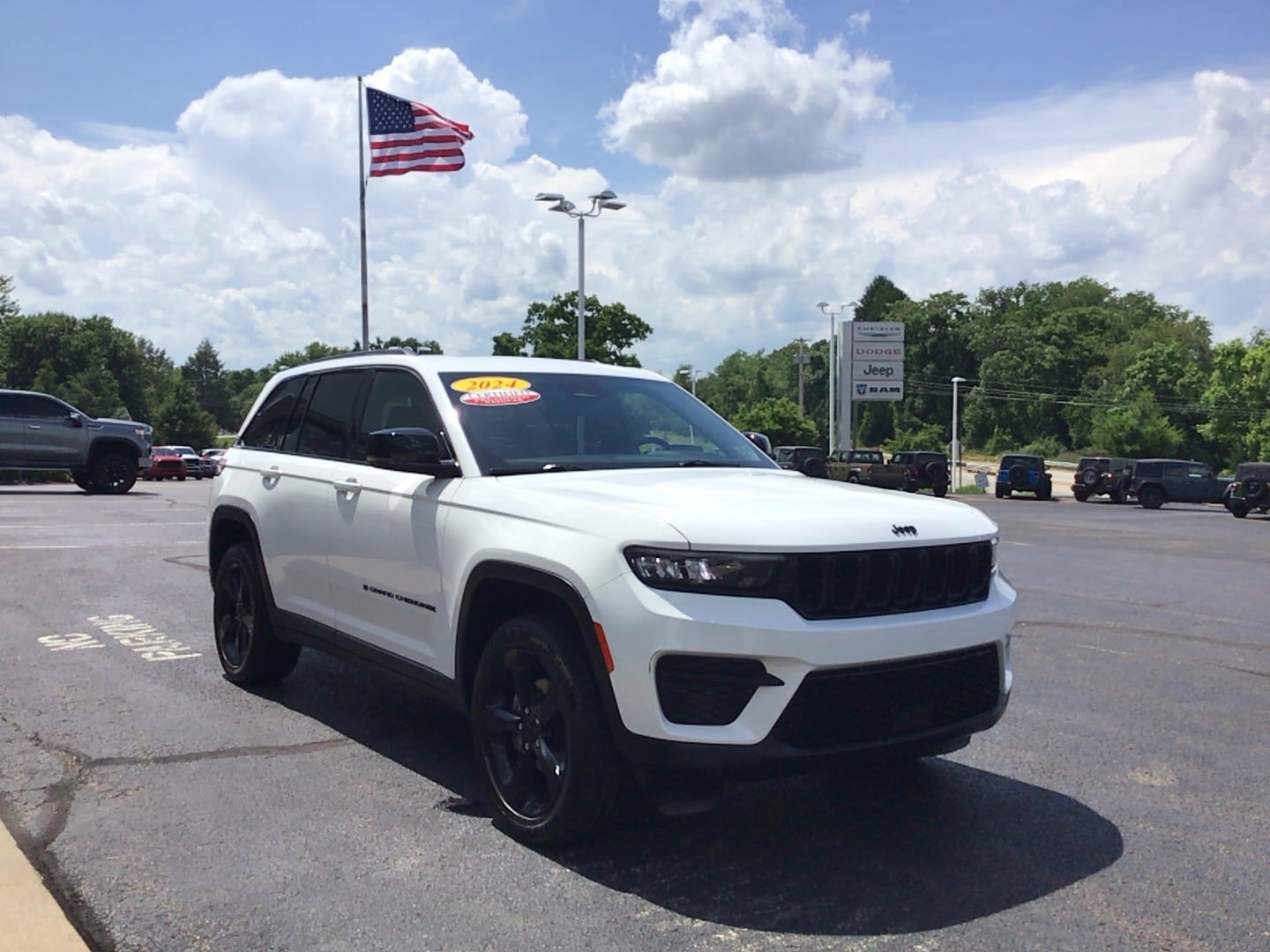 2024 Jeep Grand Cherokee Altitude X Bright White Clearcoat at Solomon CJD Carmichaels