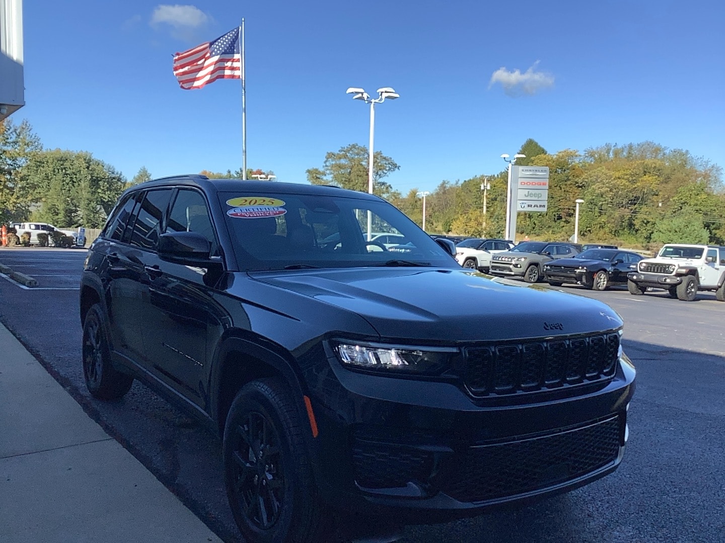 2025 Jeep Grand Cherokee photo 3 of 12