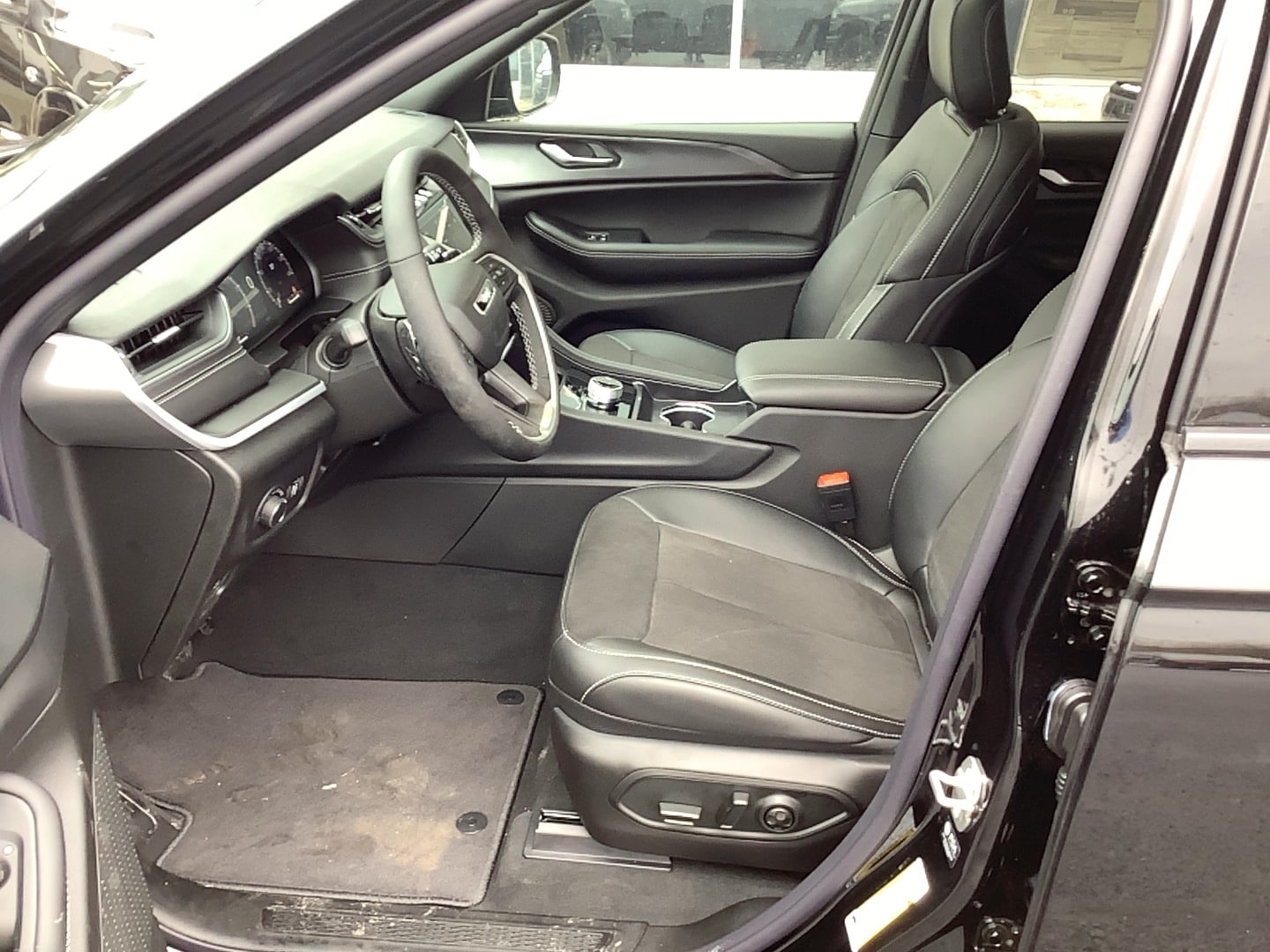 2025 Jeep Grand Cherokee ALTITUDE X 4X4 - 9