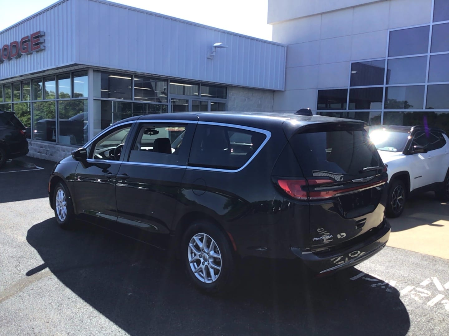 2023 Chrysler Pacifica Touring L Brilliant Black Crystal Pearlcoat at Solomon CJD Carmichaels