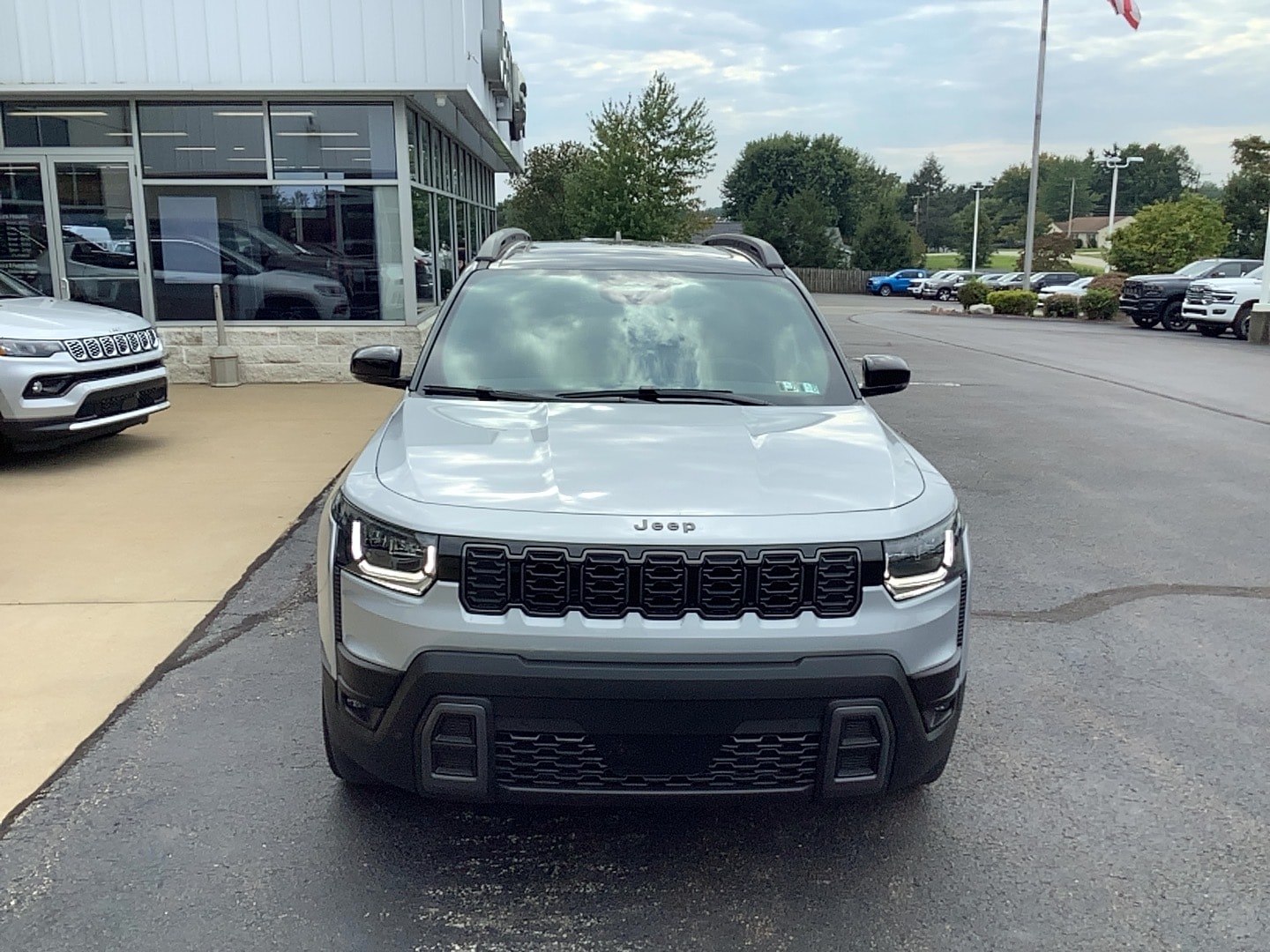 2026 Jeep Cherokee OVERLAND 4X4 Silver Zynith at Solomon CJD Brownsville