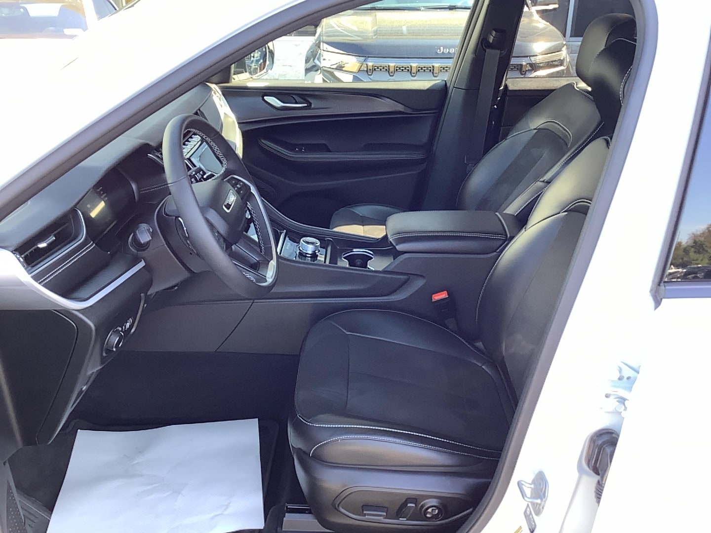 2025 Jeep Grand Cherokee L photo 10 of 14