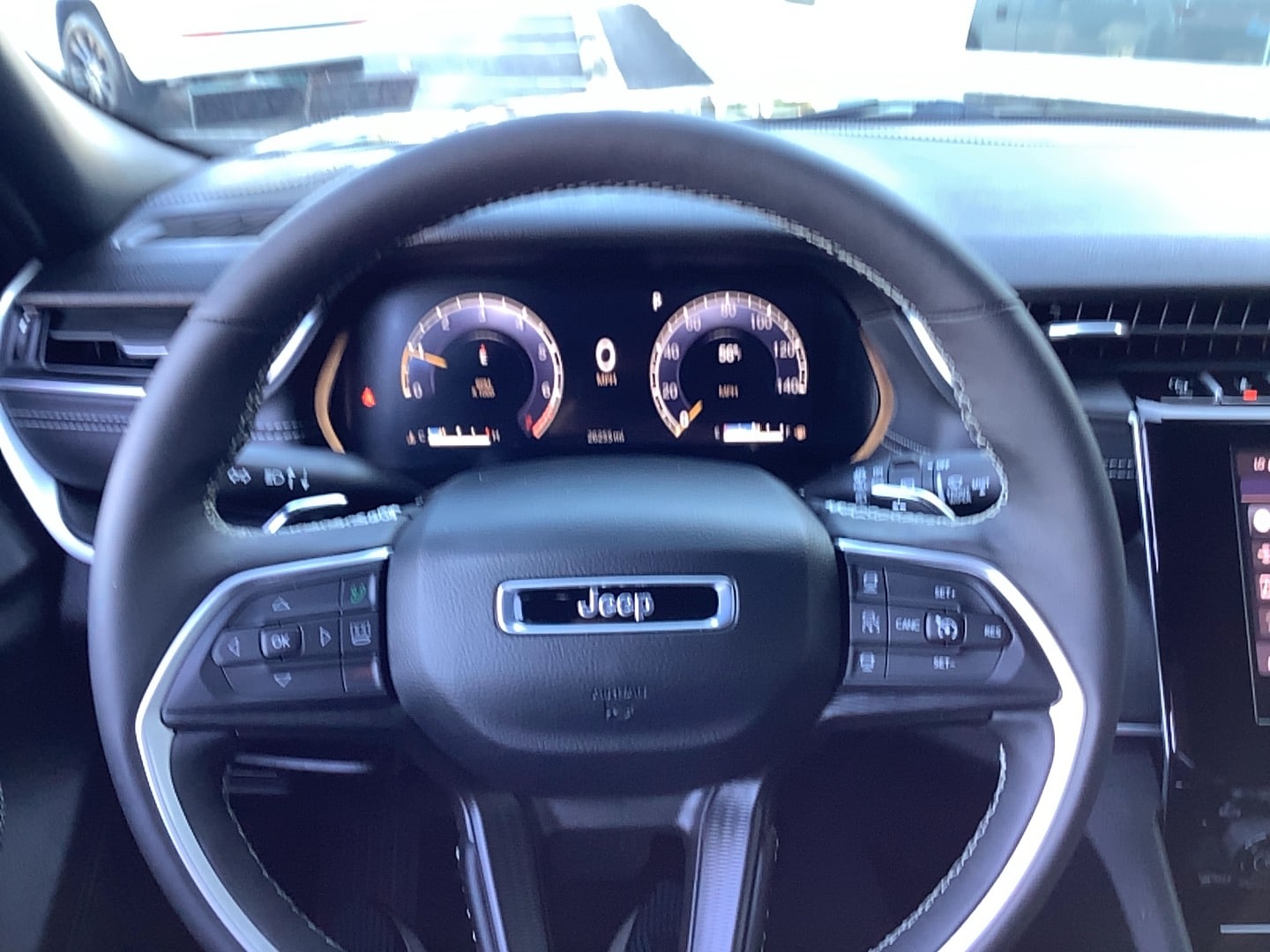 2025 Jeep Grand Cherokee photo 10 of 12
