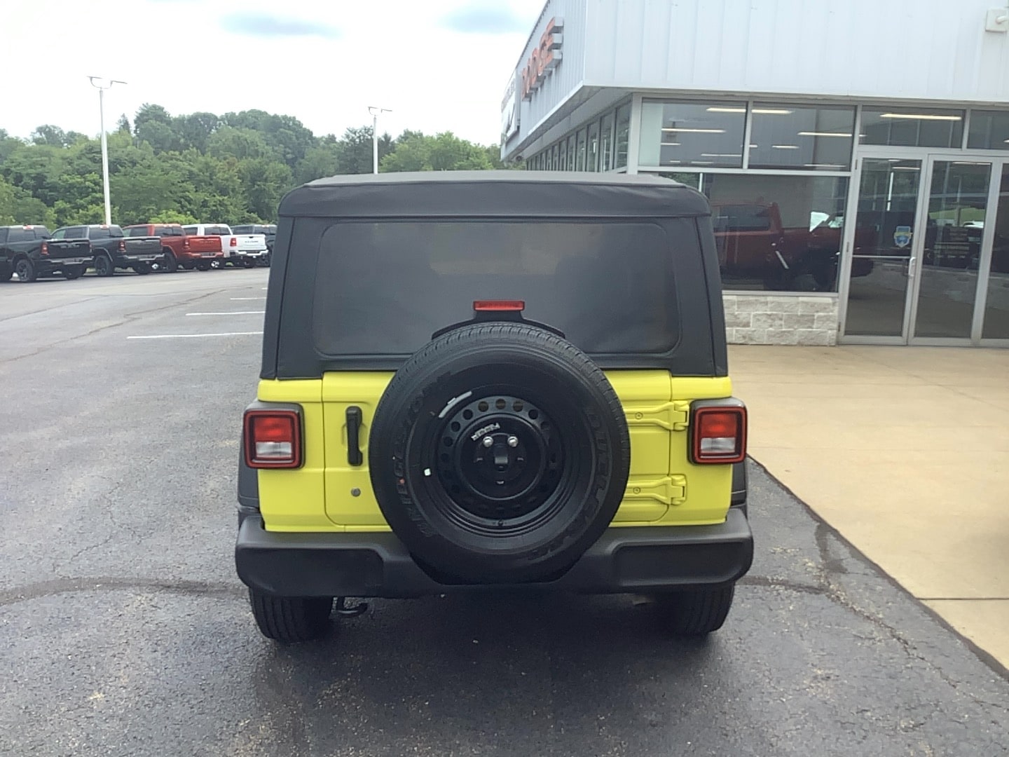 2022 Jeep Wrangler photo 5 of 11