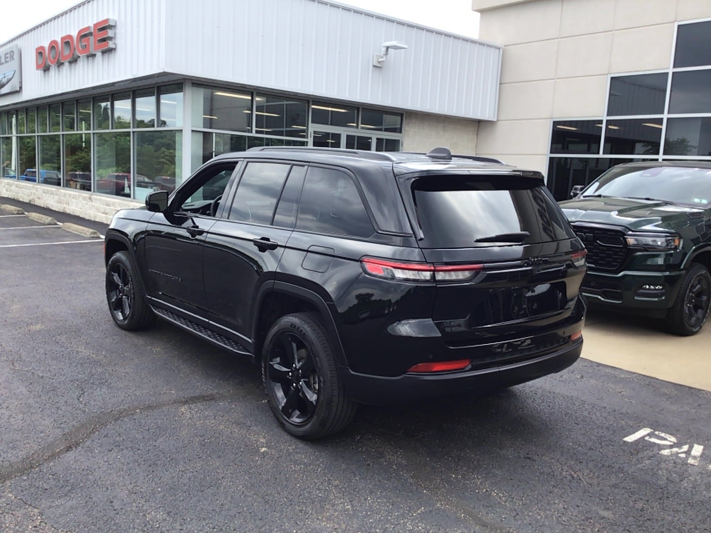 2025 Jeep Grand Cherokee Altitude X Diamond Black Crystal Pearlcoat at Solomon CJD Carmichaels