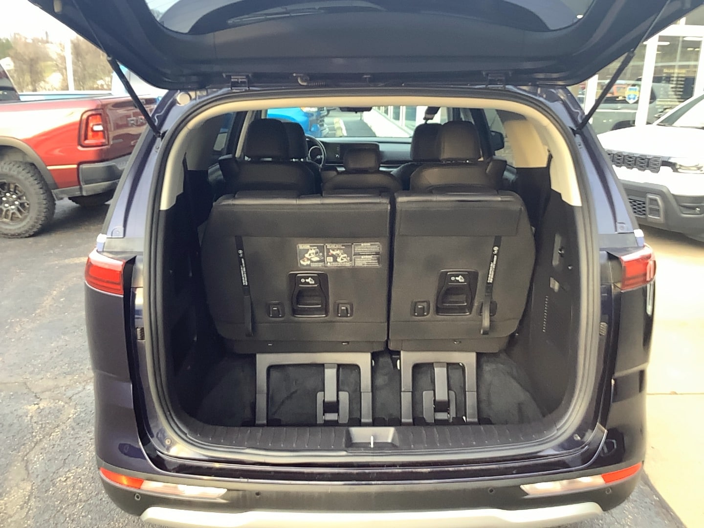 2024 Kia Carnival LX - 4