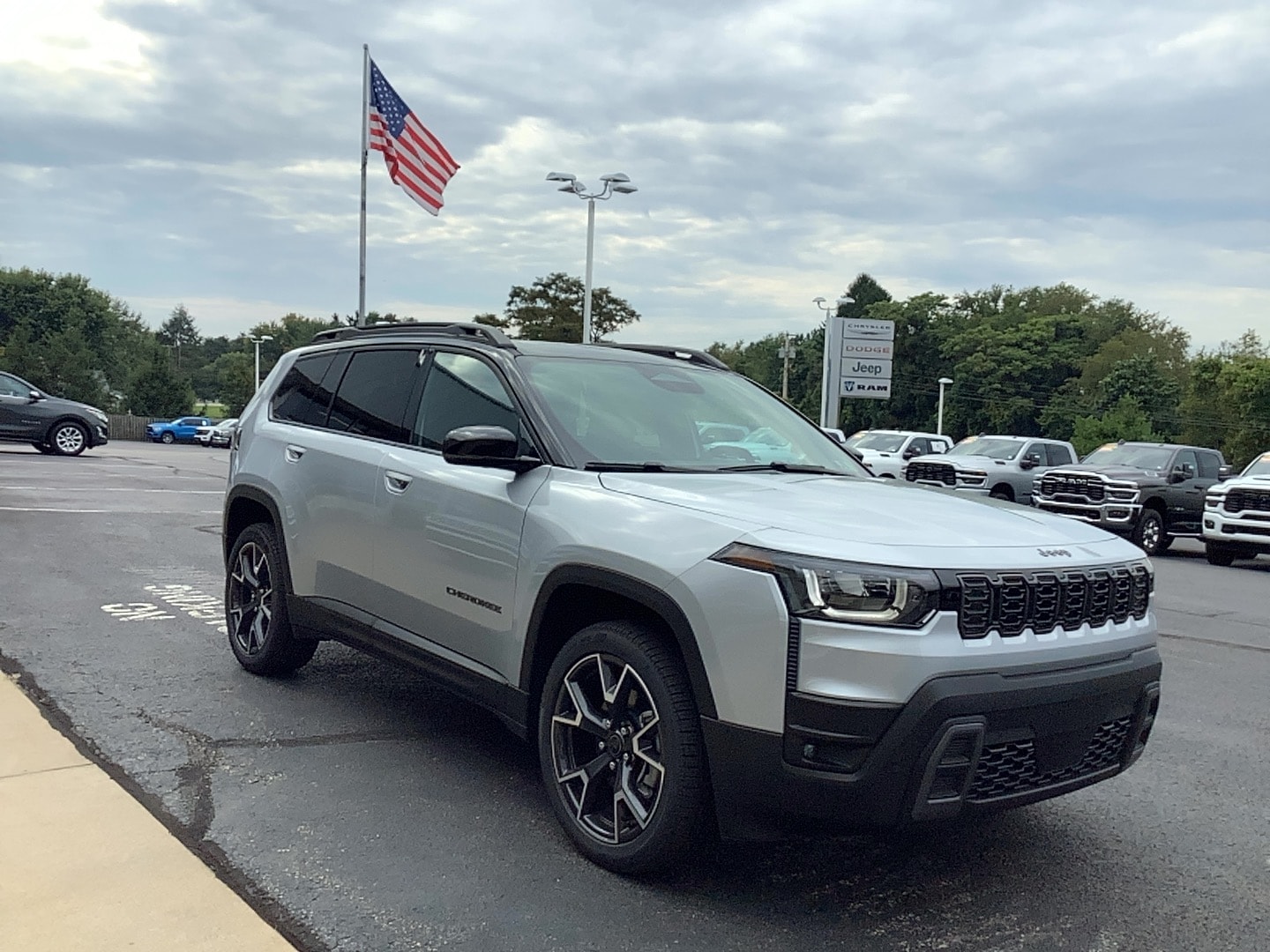 2026 Jeep Cherokee OVERLAND 4X4 Silver Zynith at Solomon CJD Brownsville