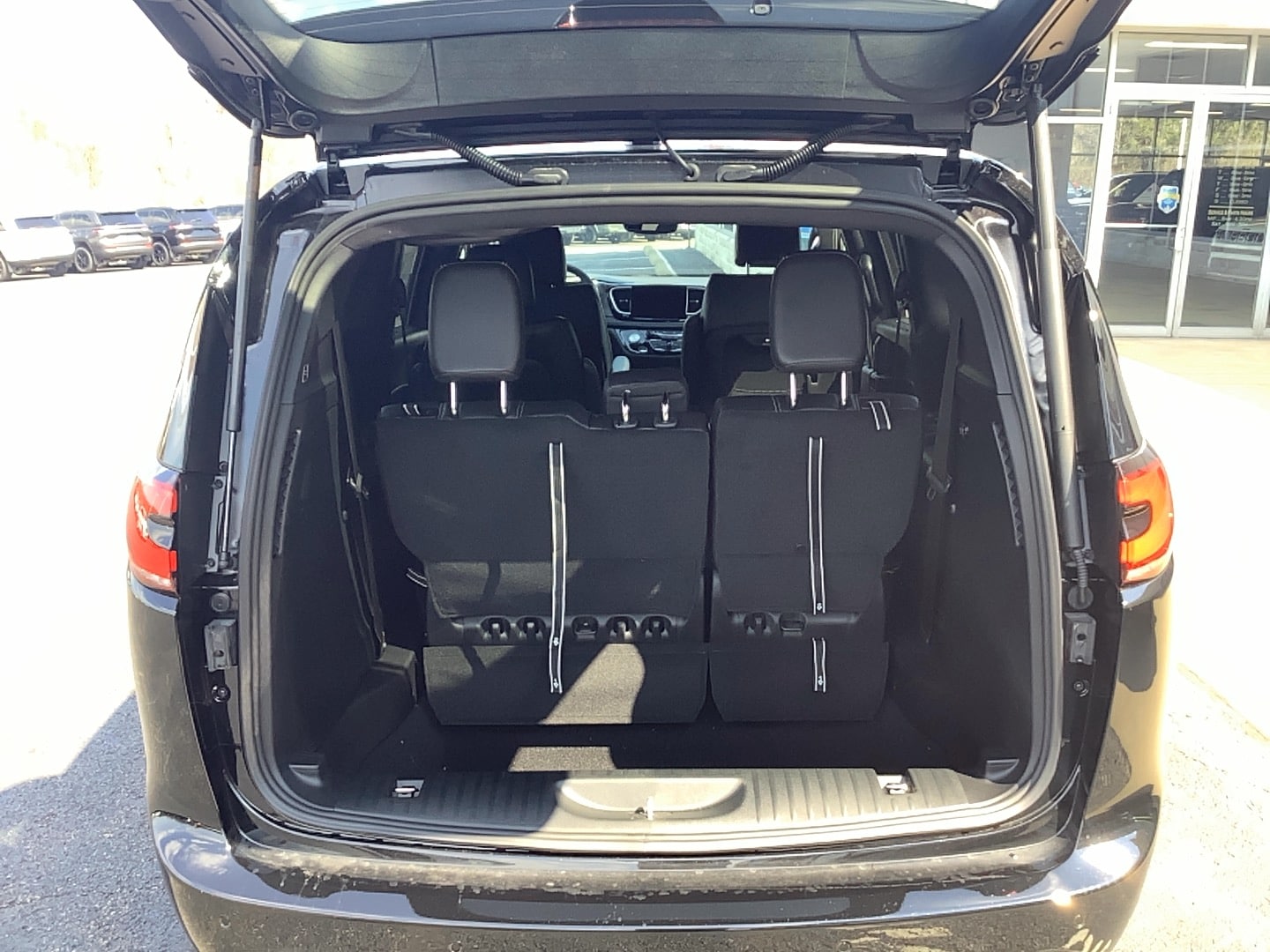 2026 Chrysler Pacifica SELECT AWD Diamond Black Crystal Pearlcoat at Three Rivers CJD