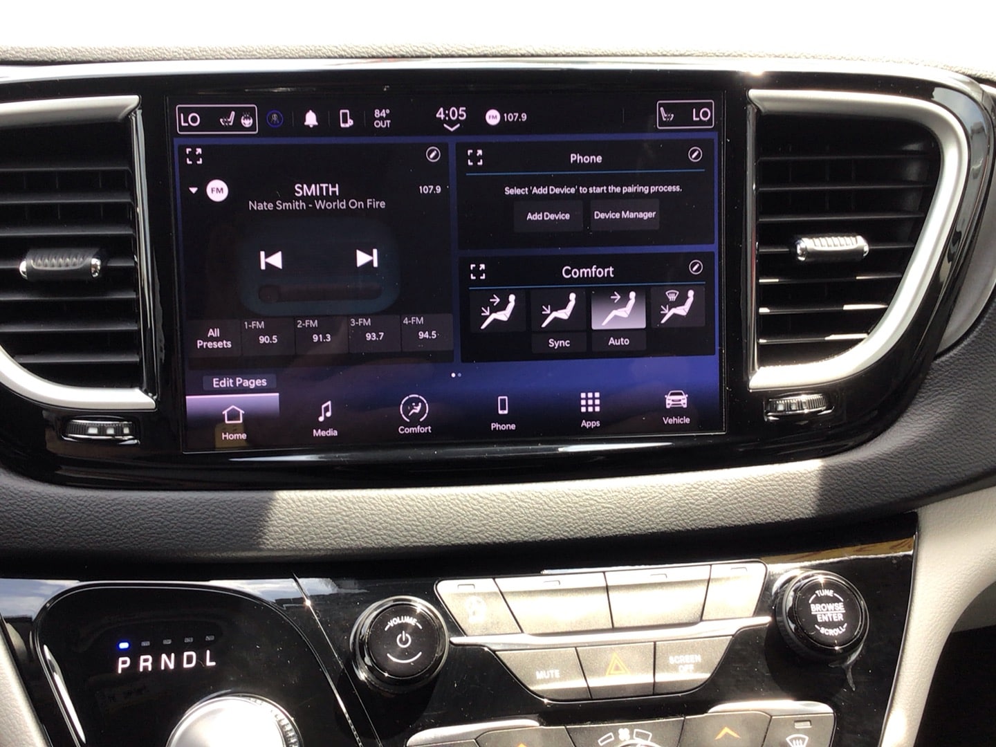 2024 Chrysler Pacifica photo 12 of 13