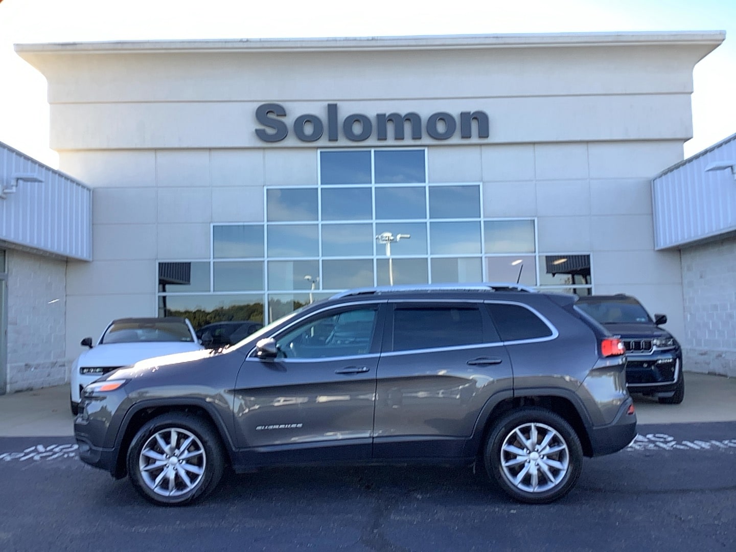 2018 Jeep Cherokee Limited Granite Crystal Metallic Clearcoat at Solomon CJD Carmichaels