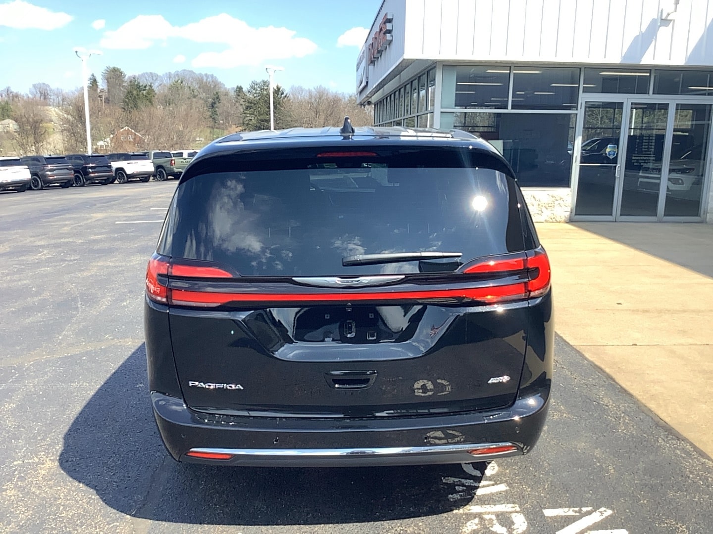 2026 Chrysler Pacifica SELECT AWD Diamond Black Crystal Pearlcoat at Three Rivers CJD