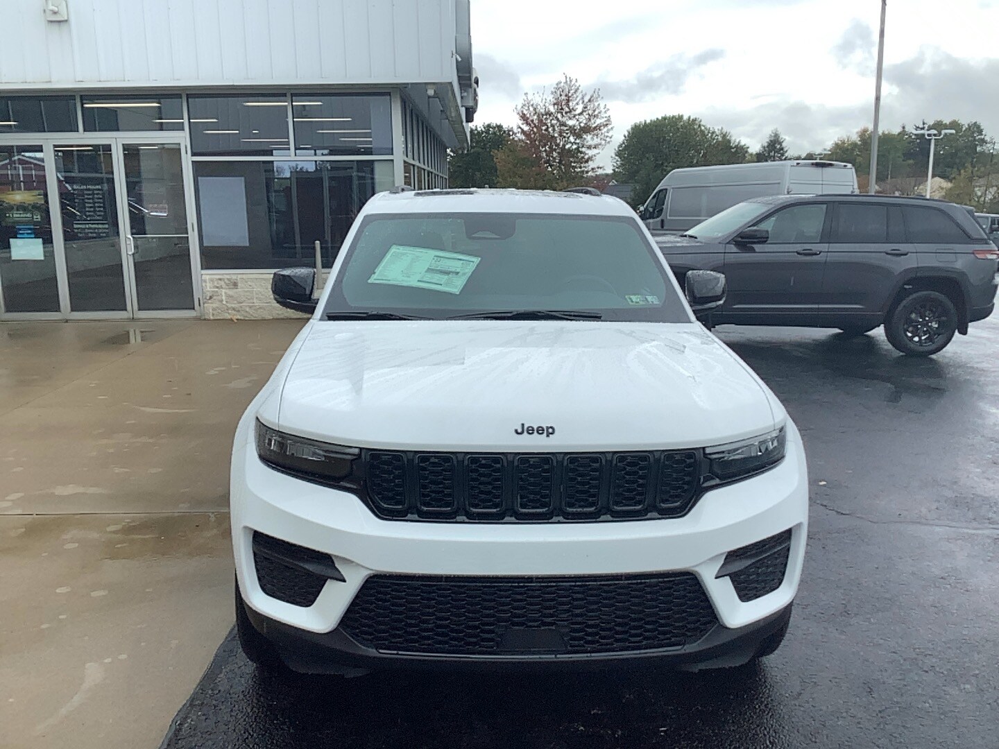 2025 Jeep Grand Cherokee Altitude photo 2