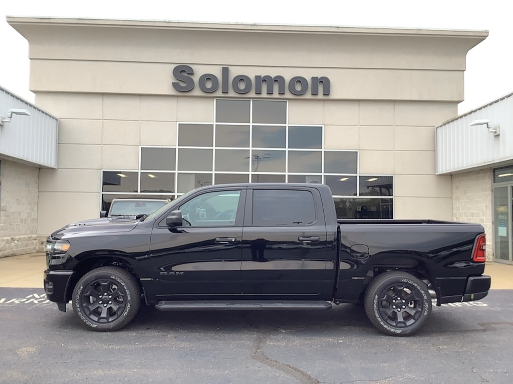 New 2026 Ram 1500 EXPRESS CREW CAB 4X4 5'7 BOX Pickup