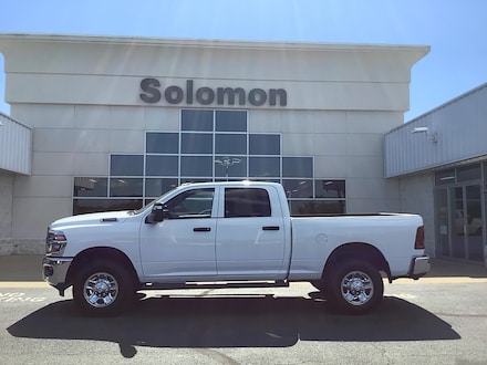 2026 Ram 3500 TRADESMAN CREW CAB 4X4 6'4 BOX Pickup