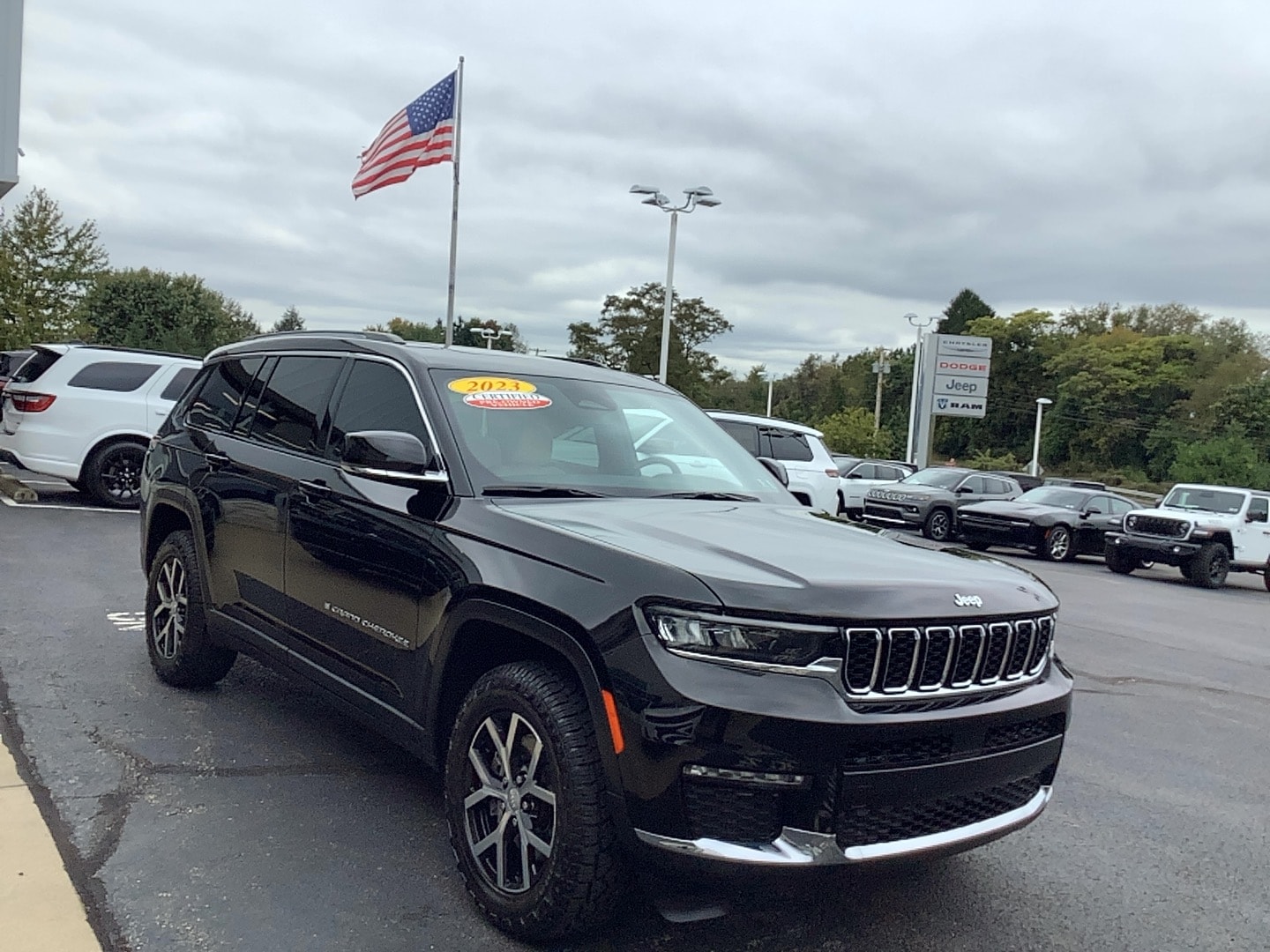 2023 Jeep Grand Cherokee L photo 3 of 15