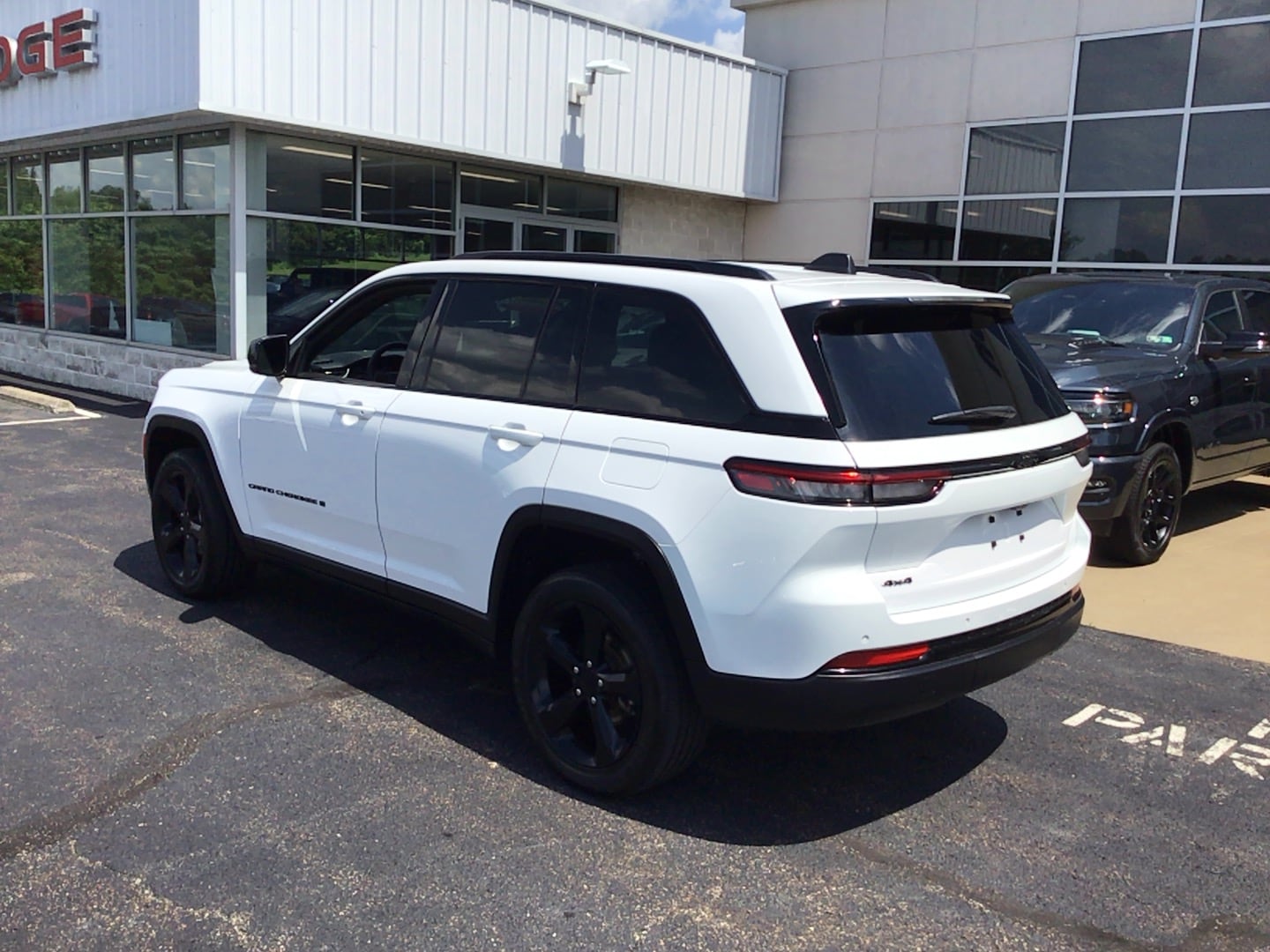2024 Jeep Grand Cherokee Altitude X Bright White Clearcoat at Solomon CJD Carmichaels