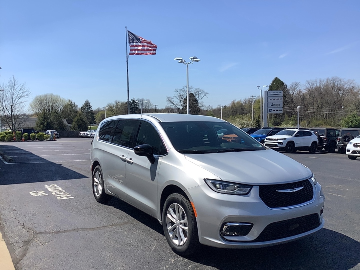 2026 Chrysler Pacifica SELECT AWD Silver Mist at Three Rivers CJD
