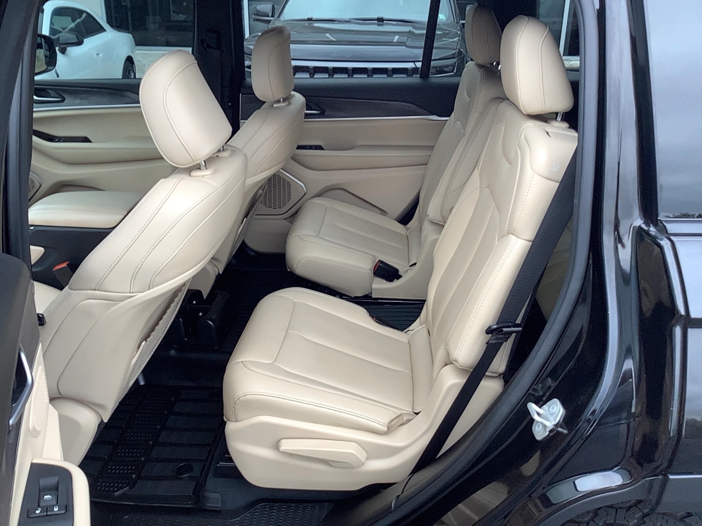 2023 Jeep Grand Cherokee L photo 10 of 15