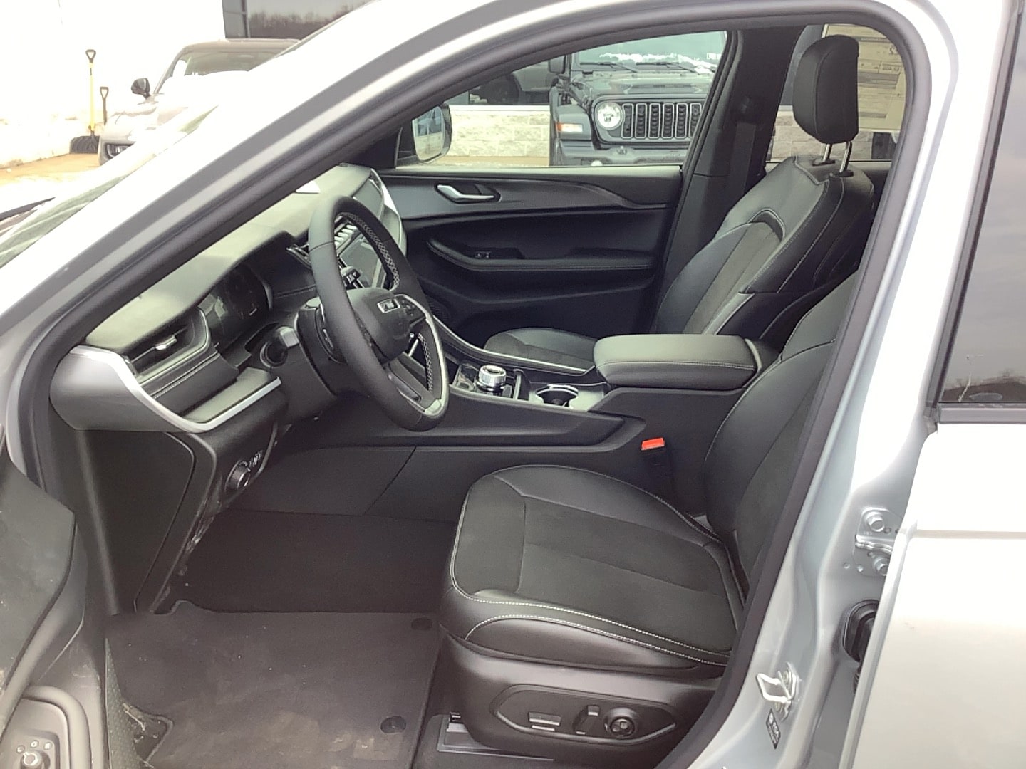 2025 Jeep Grand Cherokee ALTITUDE X 4X4 - 8