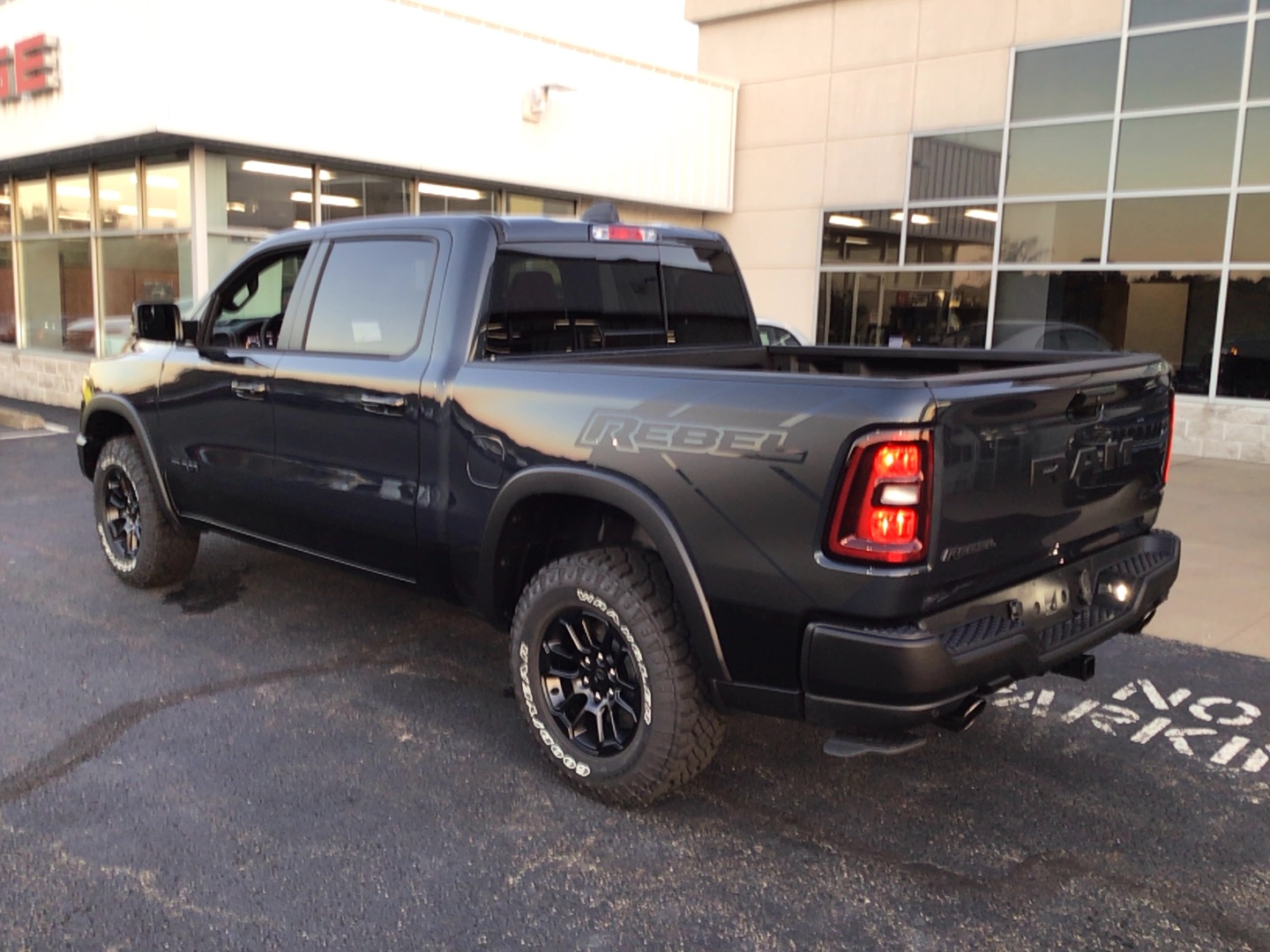 2027 Ram 1500 photo 6 of 13