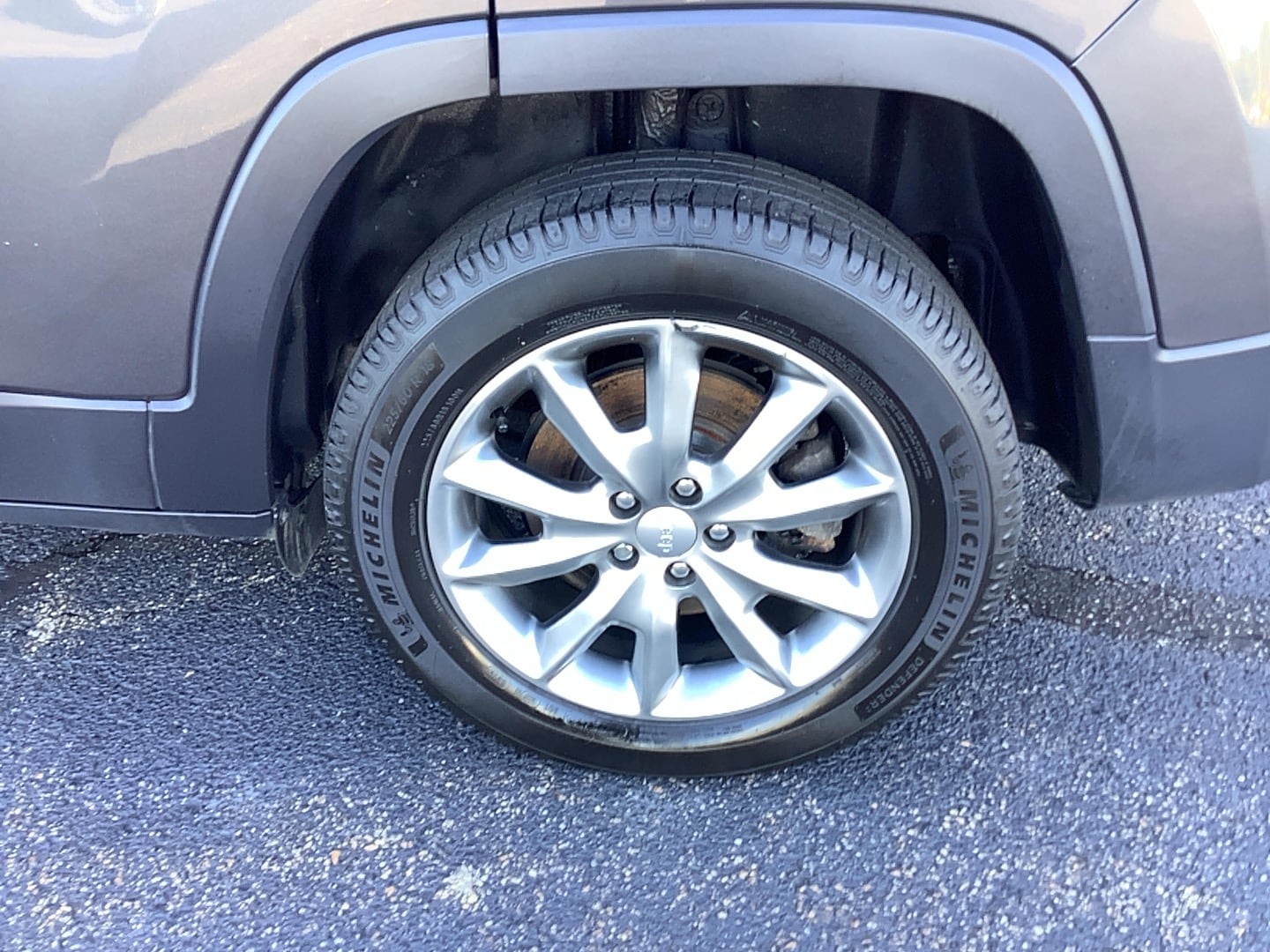 2018 Jeep Cherokee Limited Granite Crystal Metallic Clearcoat at Solomon CJD Carmichaels