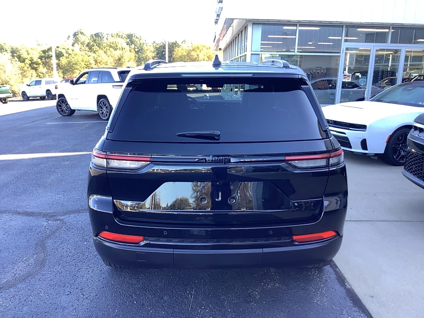 2025 Jeep Grand Cherokee photo 4 of 12