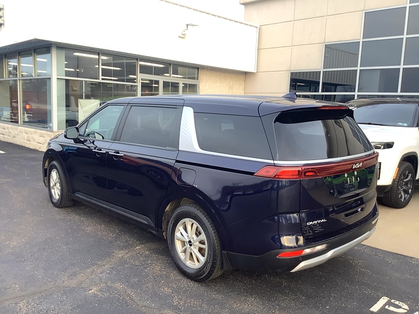 2024 Kia Carnival LX - 5