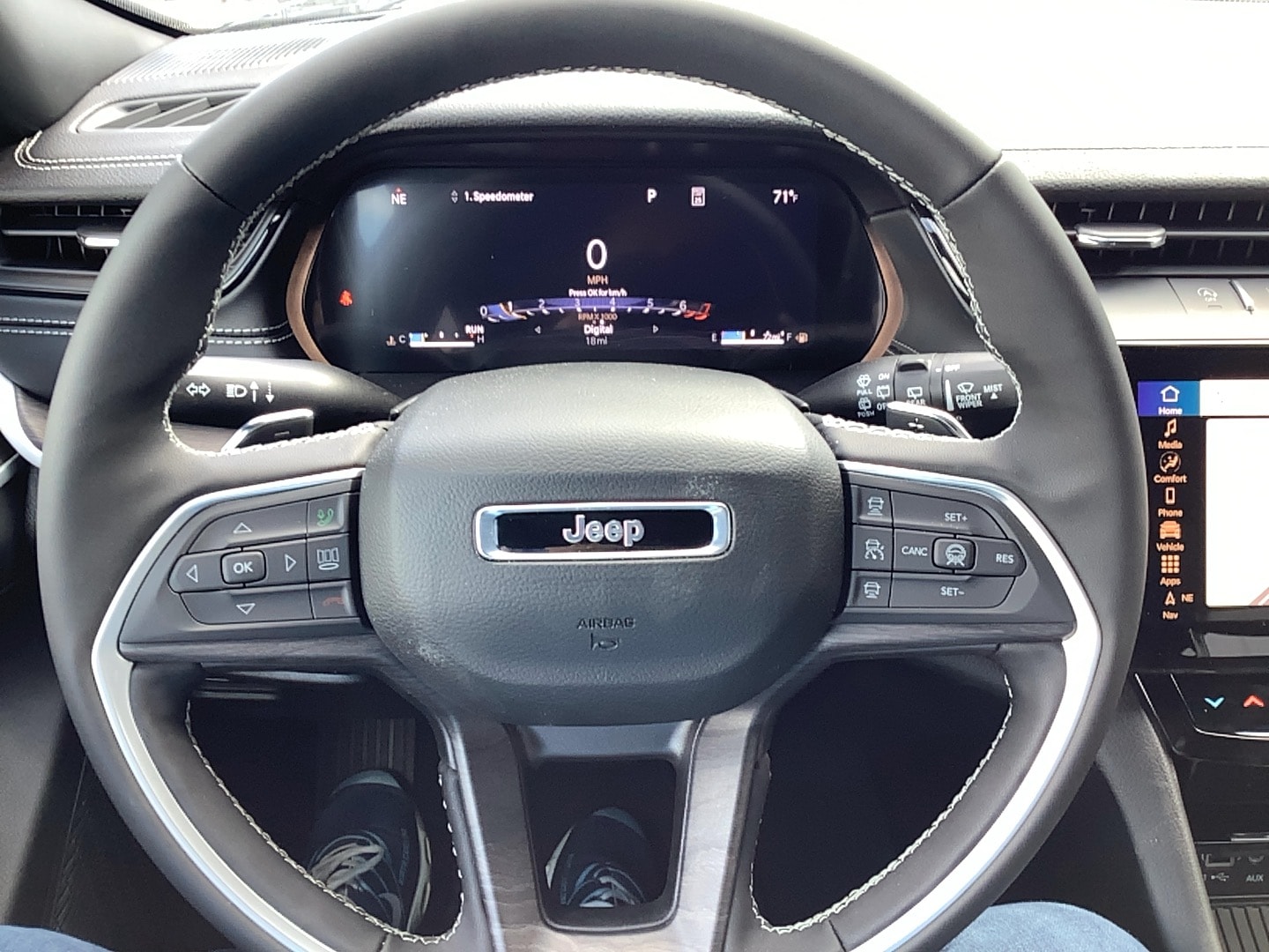 2026 Jeep Grand Cherokee LAREDO ALTITUDE 4X4 - 11